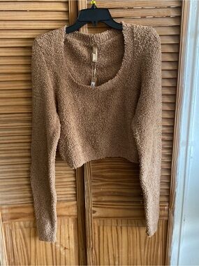 Skims Cropped Sherpa Scoop-Neck Sweater in Camel